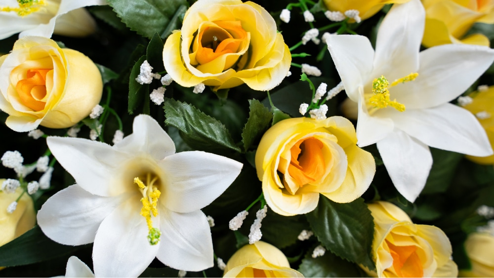 gimenez pompes funèbres articles funéraires fleurs artificielles bouquet roses jaunes fleurs blanches
