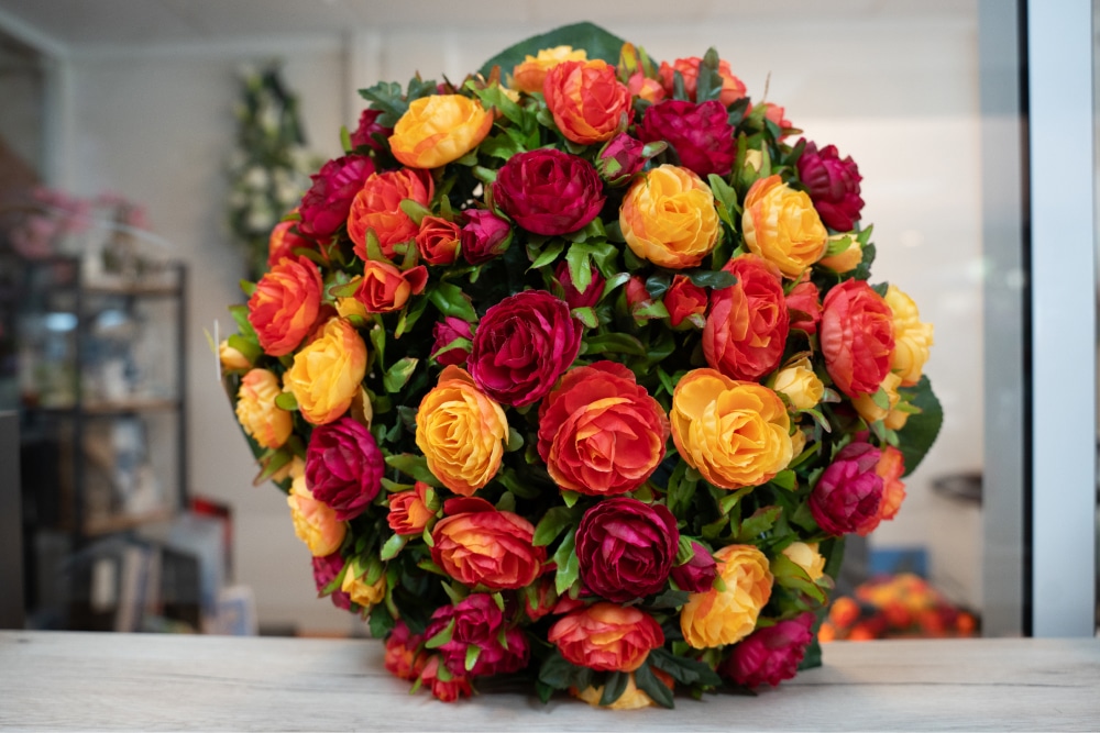 gimenez pompes funèbres articles funéraires fleurs artificielles bouquet roses jaunes oranges rouges