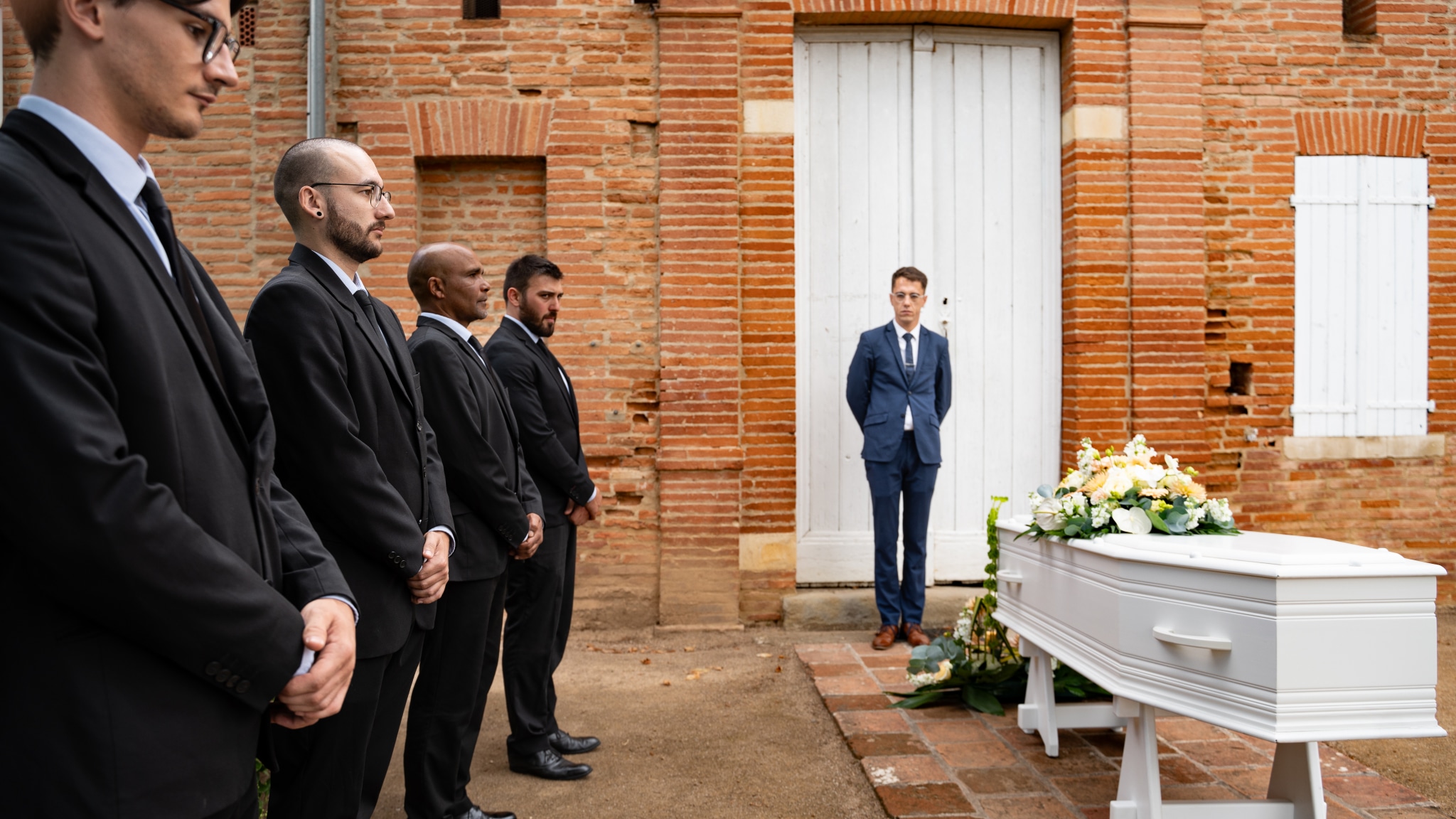 pompes funèbres gimenez cérémonie d'enterrement recueillement cercueil porteurs